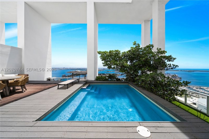 Comprar apartamento en Ten Museum Park 4602