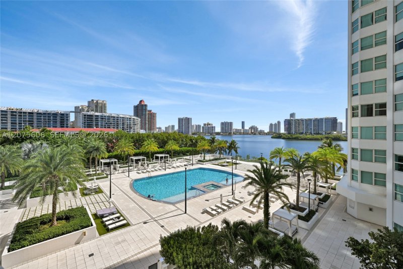 Comprar apartamento no Peninsula II 509