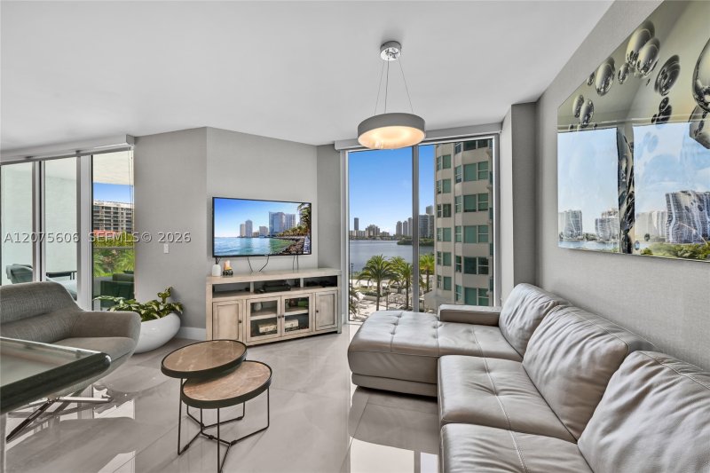 Comprar apartamento no Peninsula II 509