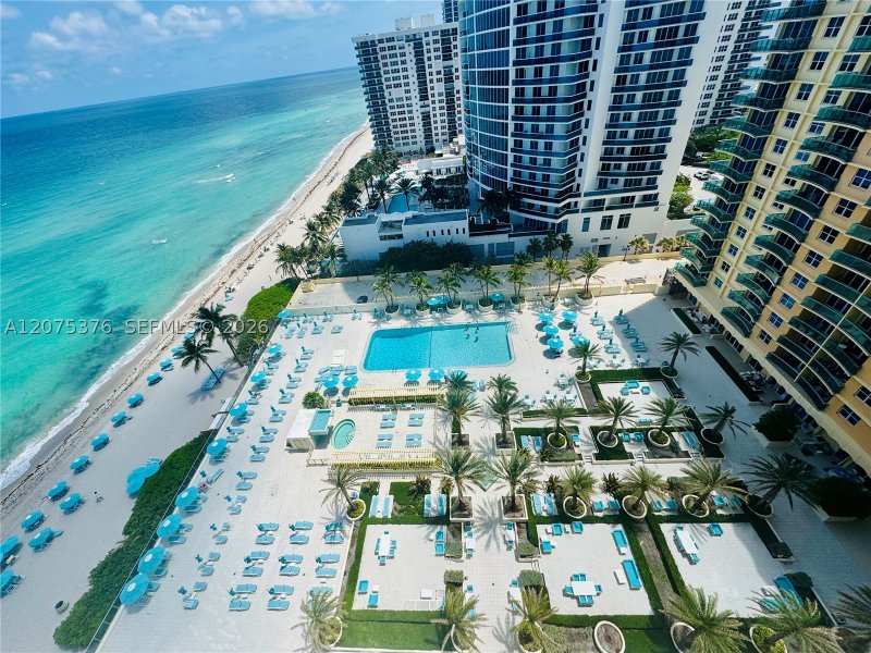 Comprar apartamento en The Wave Condo 439