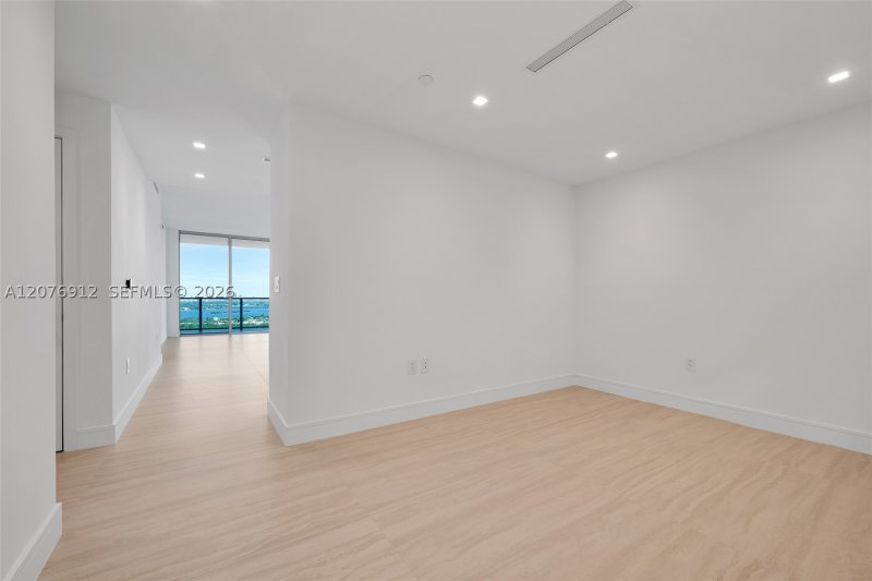 Apartment for rent at One Park Tower by Turnberry 2402