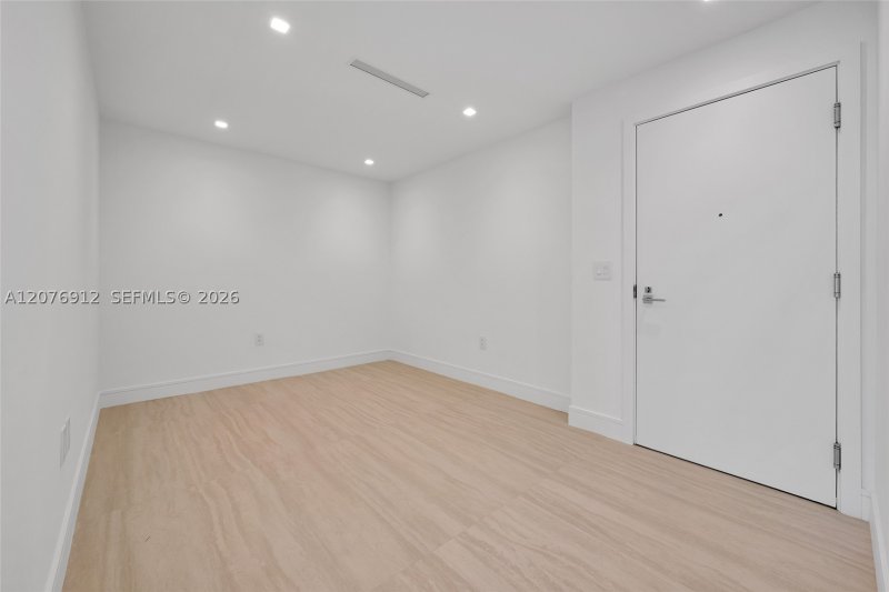 Apartment for rent at One Park Tower by Turnberry 2402
