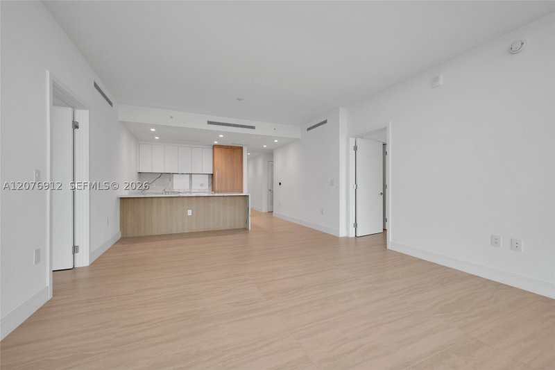 Apartment for rent at One Park Tower by Turnberry 2402
