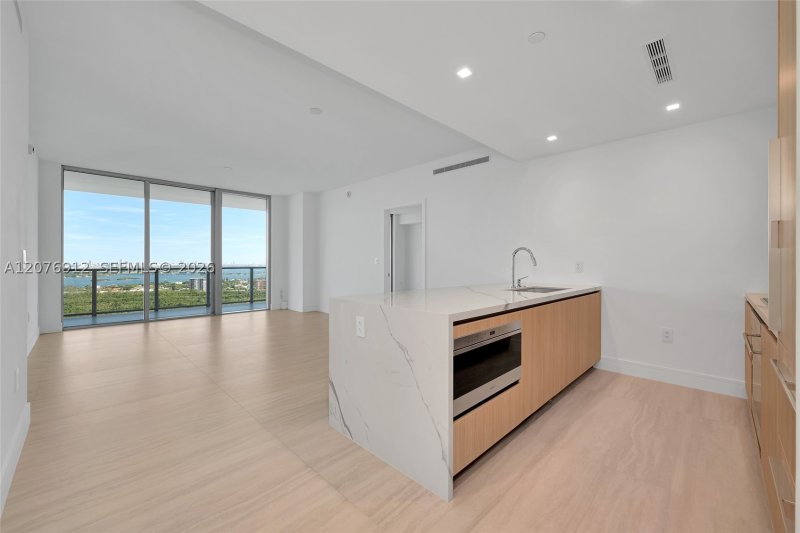 Apartment for rent at One Park Tower by Turnberry 2402