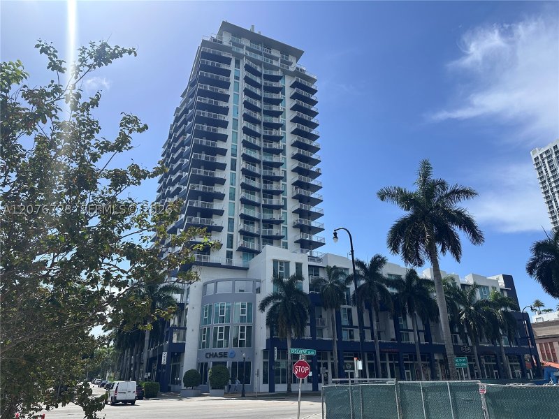 Apartment for rent at 1800 Biscayne Plaza 1810
