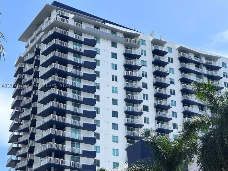 Apartment for rent at 1800 Biscayne Plaza 1810
