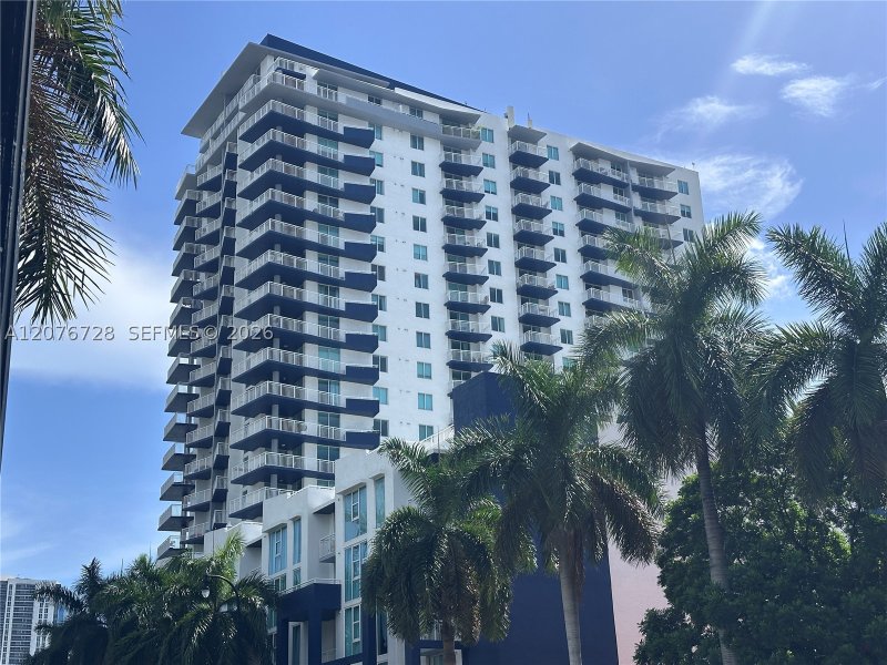 Apartment for rent at 1800 Biscayne Plaza 1810