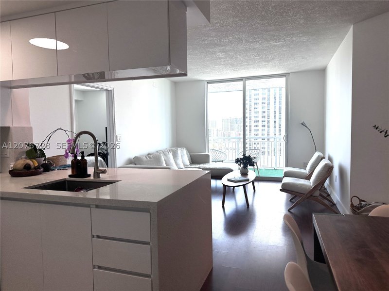 Apartment for rent at 1800 Biscayne Plaza 1810