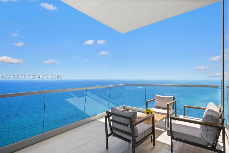 Apartment for rent at Turnberry Ocean Club 4304