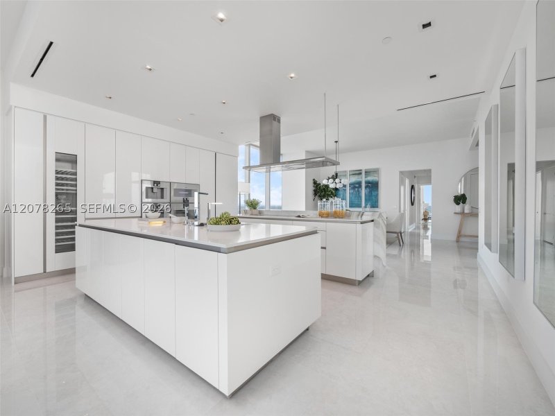 Apartment for rent at Turnberry Ocean Club 4304