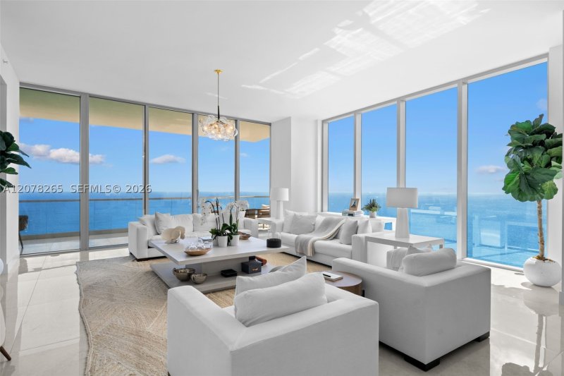Apartment for rent at Turnberry Ocean Club 4304