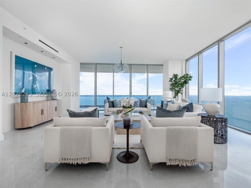 Apartment for rent at Turnberry Ocean Club 4304