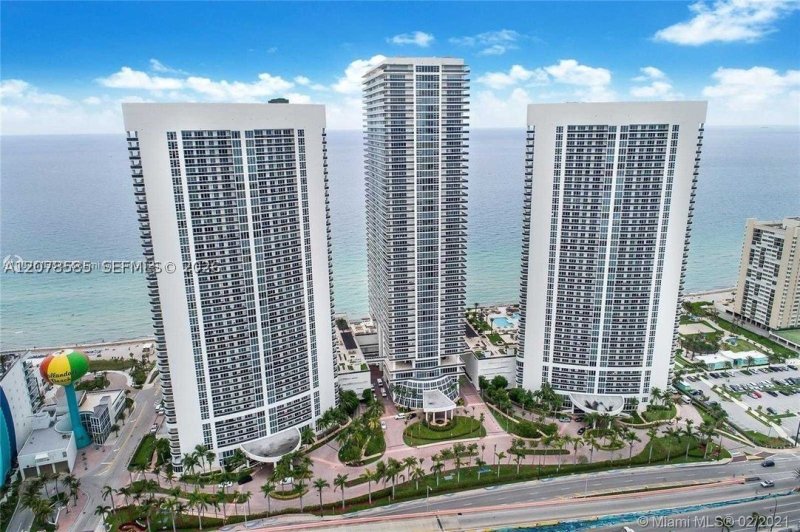 Condo for sale at Beach Club One 909