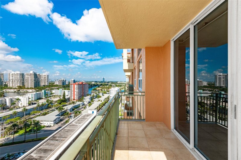 Apartment for rent at 2080 Ocean Drive MPH09