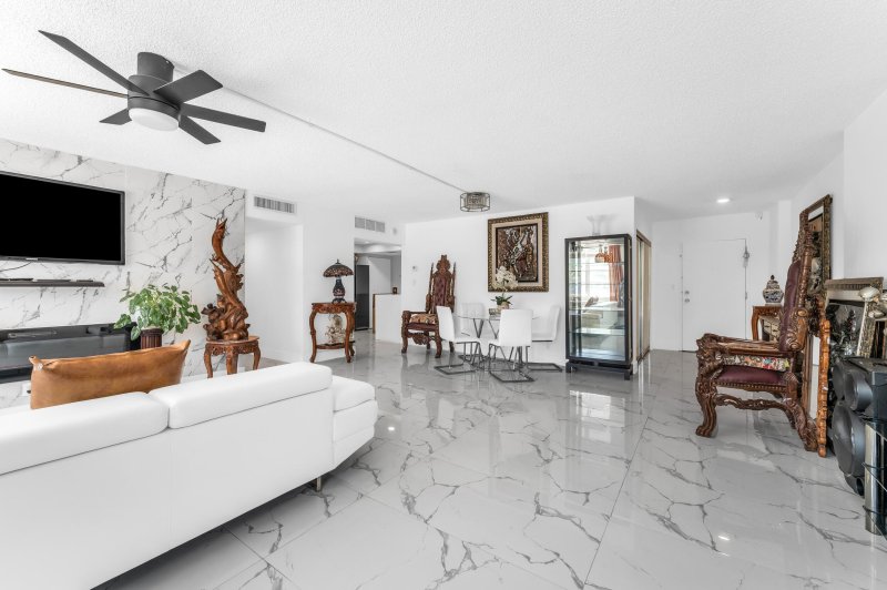 Comprar apartamento en Bayview Towers C204