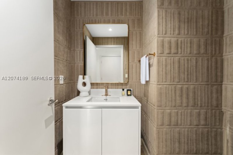 Comprar apartamento en Mr. C Residences Tigertail Tower 302