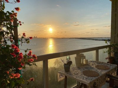 Brickell Townhouse Apt #11F