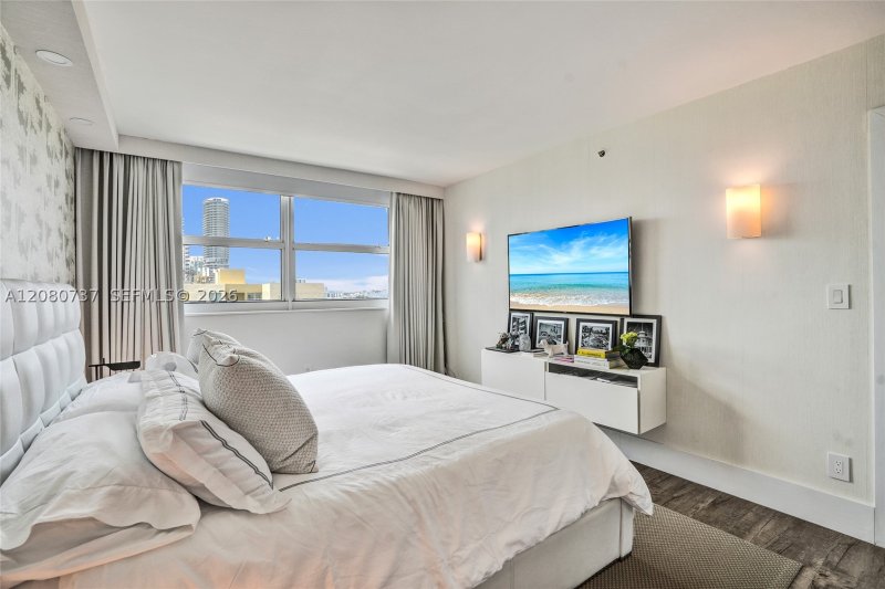Apartment for rent at Yacht Club at Portofino 1411