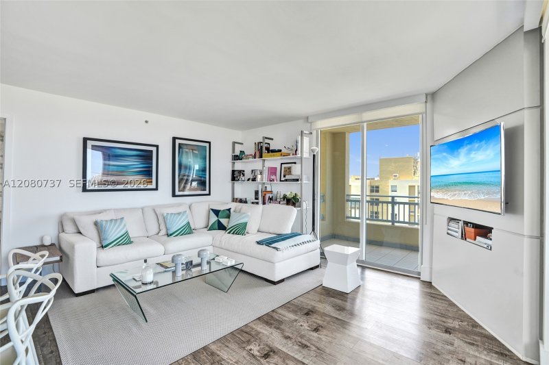 Apartment for rent at Yacht Club at Portofino 1411