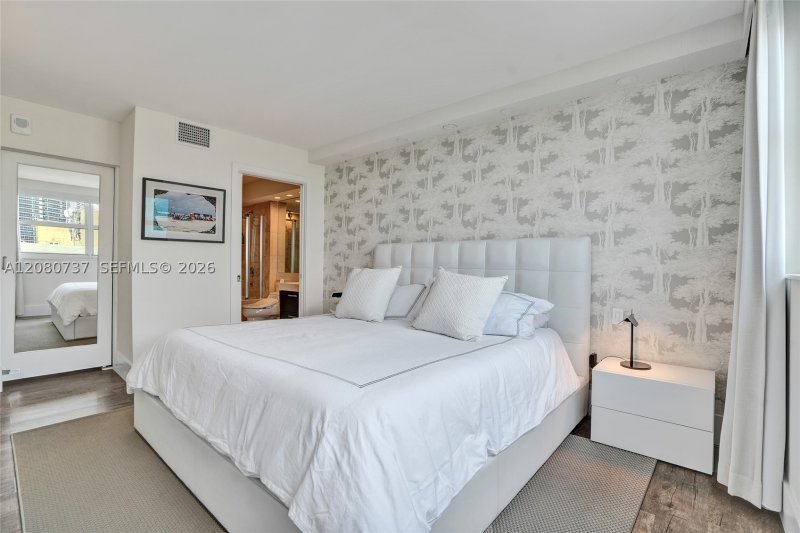 Apartment for rent at Yacht Club at Portofino 1411