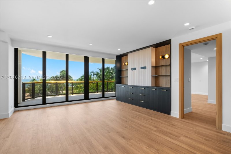 Comprar apartamento no Bal Harbour Tower Condo 3F