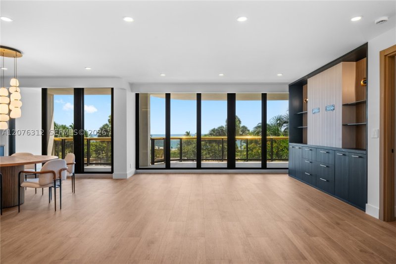 Comprar apartamento no Bal Harbour Tower Condo 3F