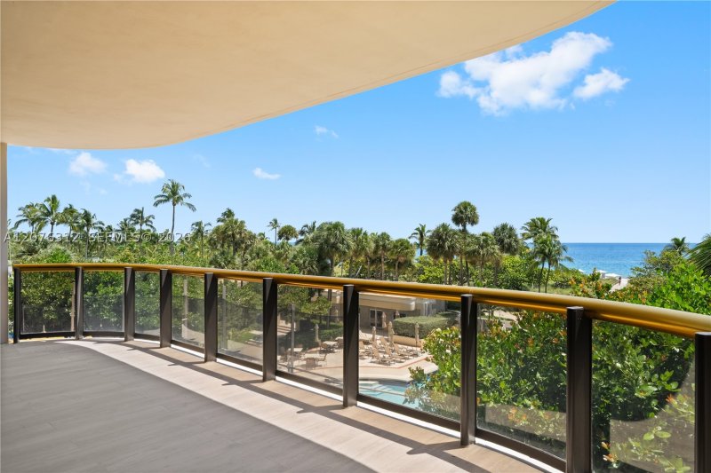 Comprar apartamento no Bal Harbour Tower Condo 3F