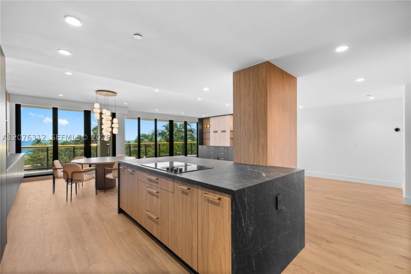 Comprar apartamento no Bal Harbour Tower Condo 3F