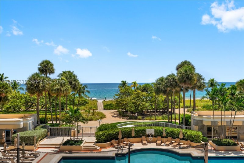 Comprar apartamento no Bal Harbour Tower Condo 3F