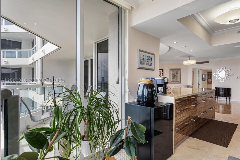 Comprar apartamento en North Tower at The Point 2405+DEN