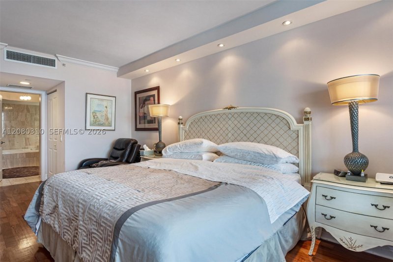 Comprar apartamento en North Tower at The Point 2405+DEN