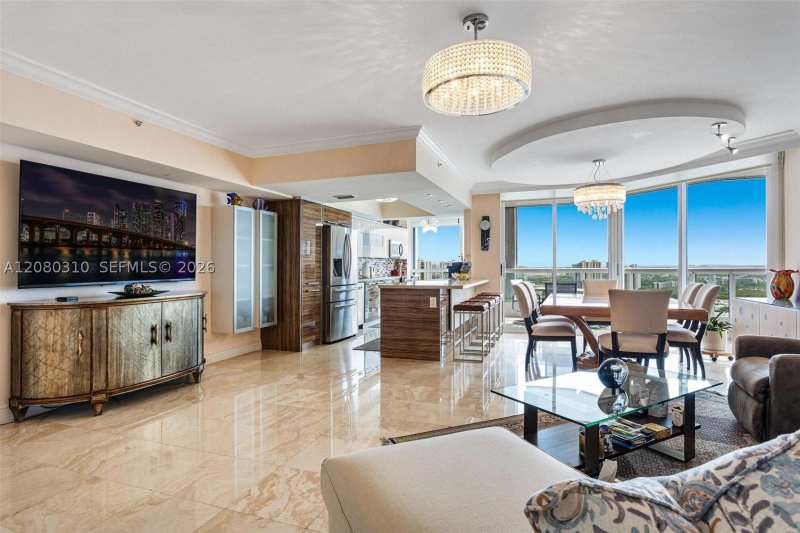 Comprar apartamento en North Tower at The Point 2405+DEN