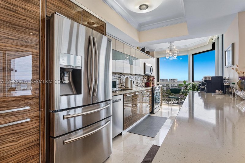 Comprar apartamento en North Tower at The Point 2405+DEN