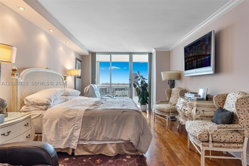 Comprar apartamento en North Tower at The Point 2405+DEN