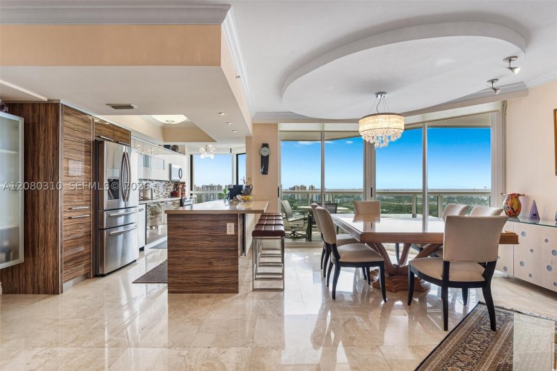 Comprar apartamento en North Tower at The Point 2405+DEN