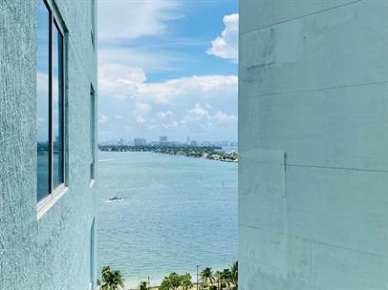 Condo for sale at Quantum 1705