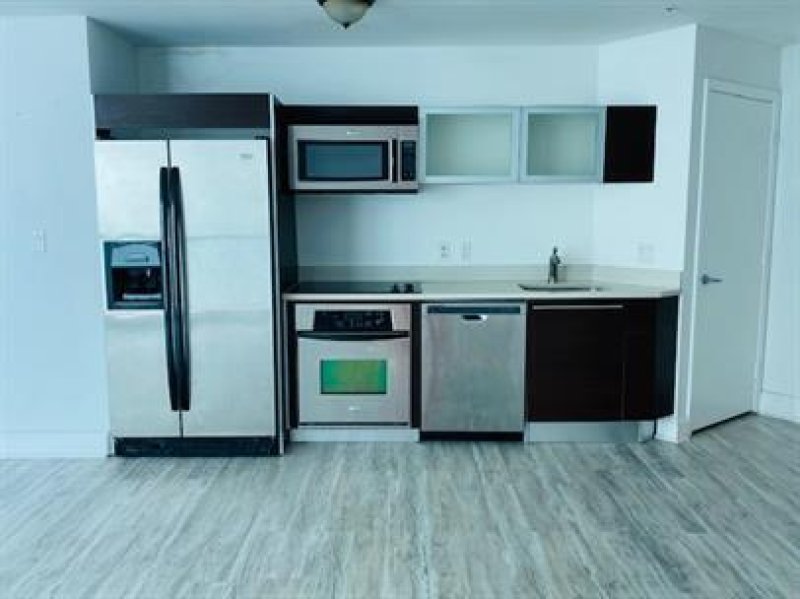 Condo for sale at Quantum 1705