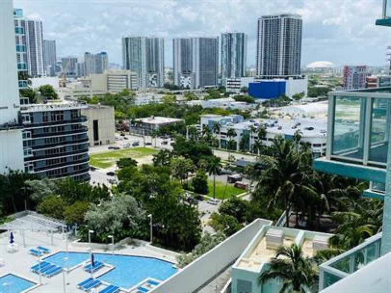 Condo for sale at Quantum 1705