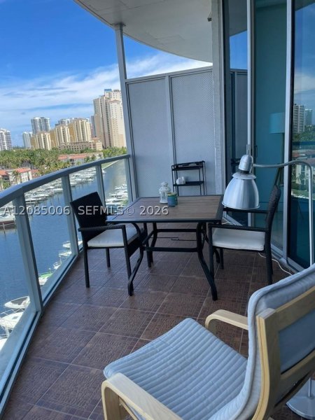 Alquiler de apartamento en Uptown Marina Lofts 702