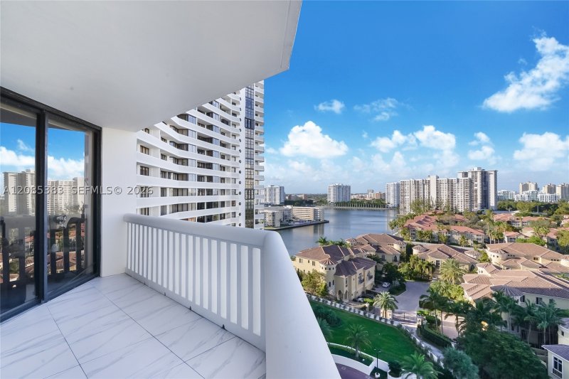 Aluguel de apartamento no 1000 Williams Island 1404