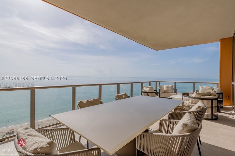 Alquiler de apartamento en Mansions at Acqualina 902