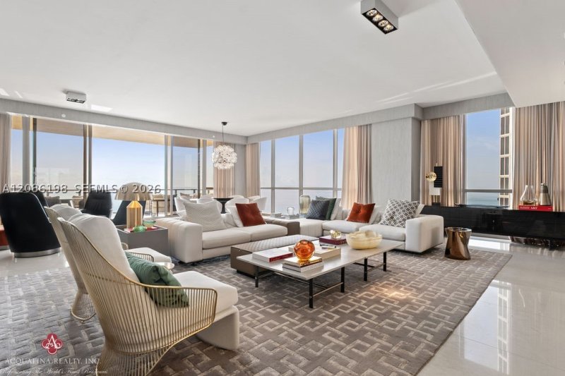 Alquiler de apartamento en Mansions at Acqualina 902
