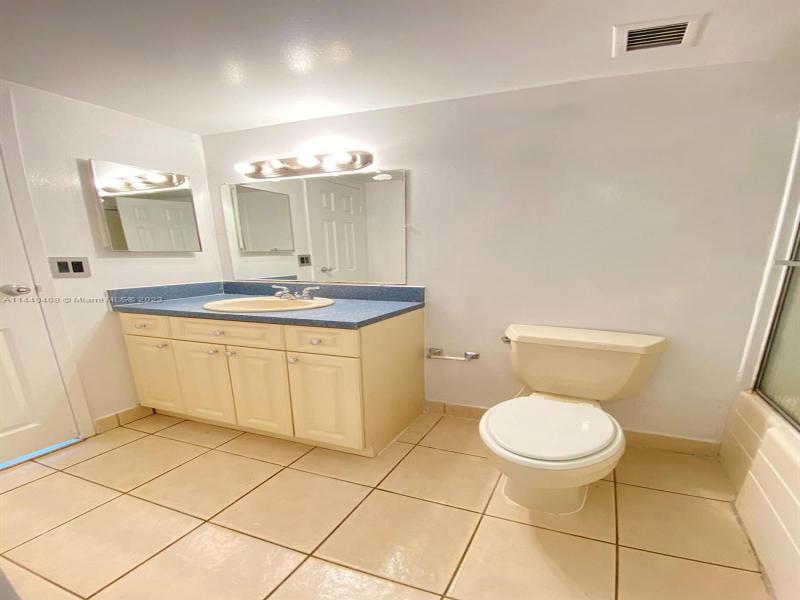Condo for sale at Sailboat Cay 1408