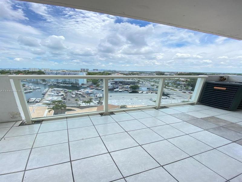 Condo for sale at Sailboat Cay 1408