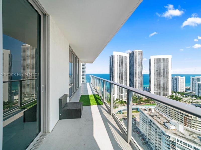 Comprar apartamento no Hyde Beach House R2409