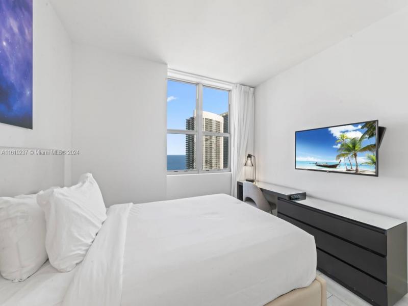 Comprar apartamento no Hyde Beach House R2409