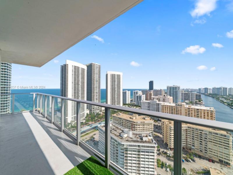 Comprar apartamento no Hyde Beach House R2409