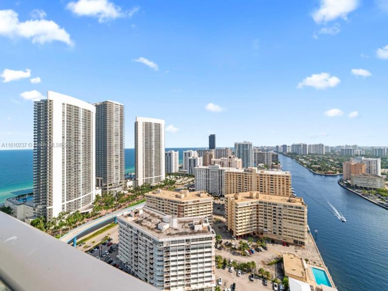 Comprar apartamento no Hyde Beach House R2409