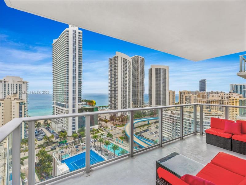Hyde Beach House Apt #R1601