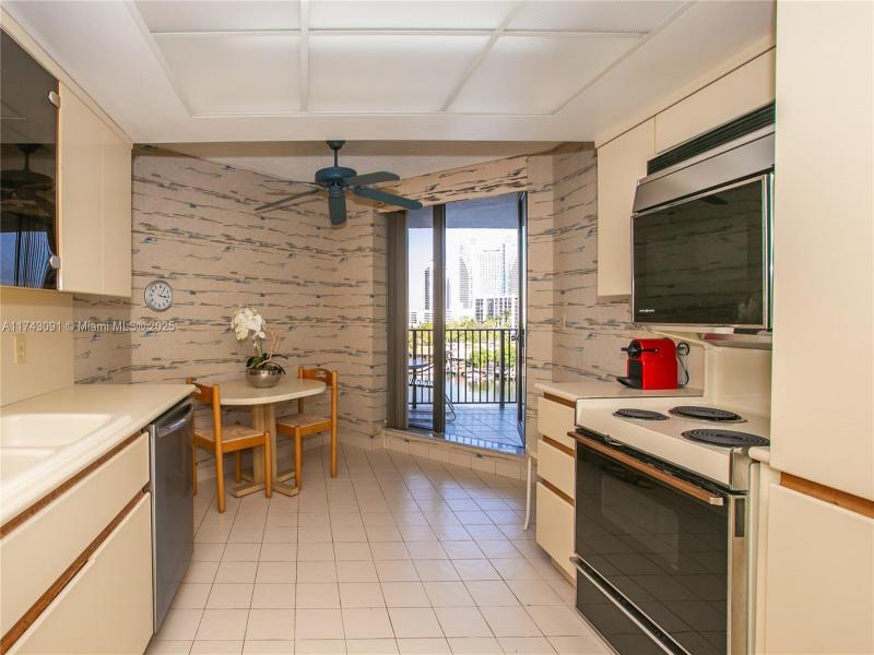 Condo for sale at Anchor Bay Club 406